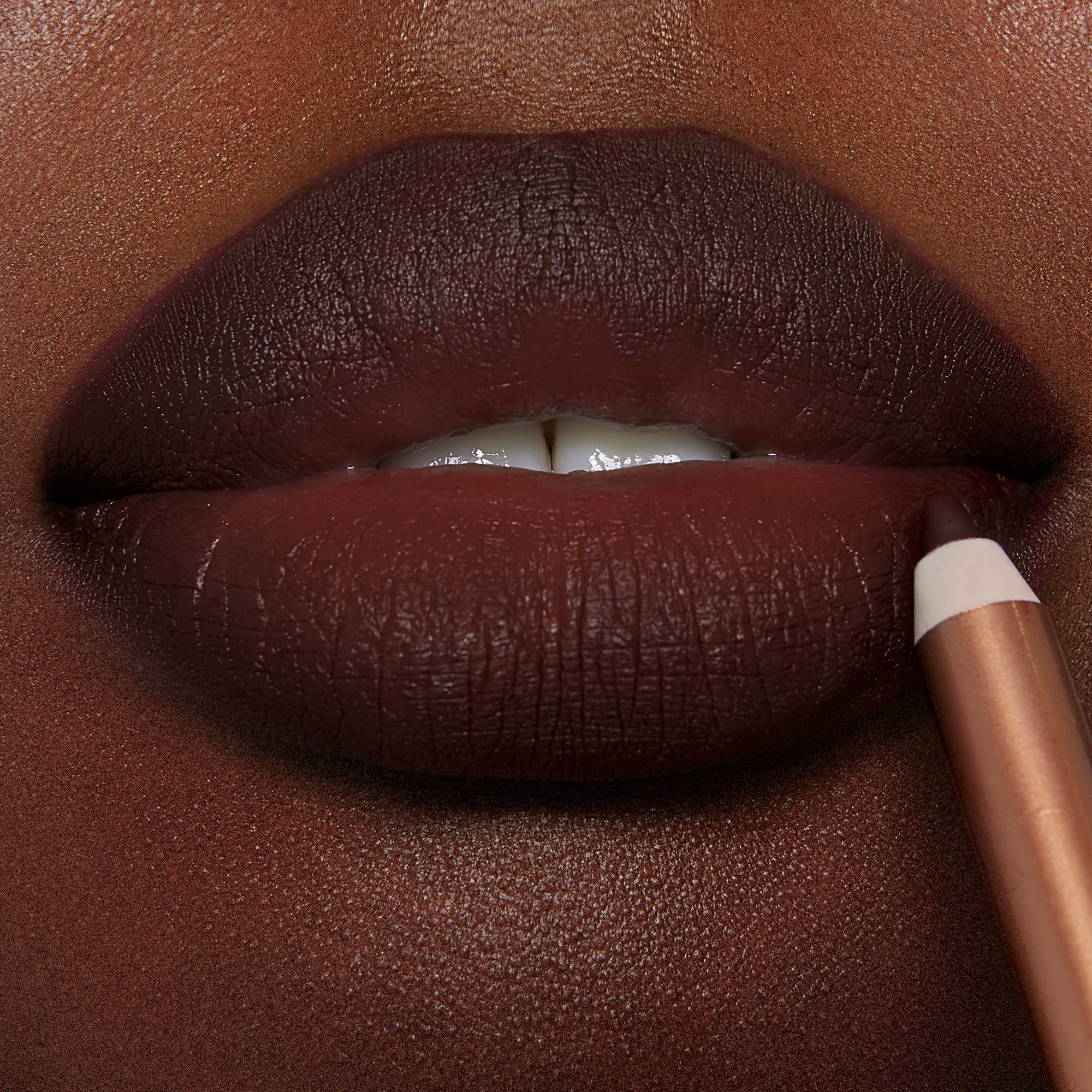 LIP CHEAT (LÁPIZ PARA LABIOS)